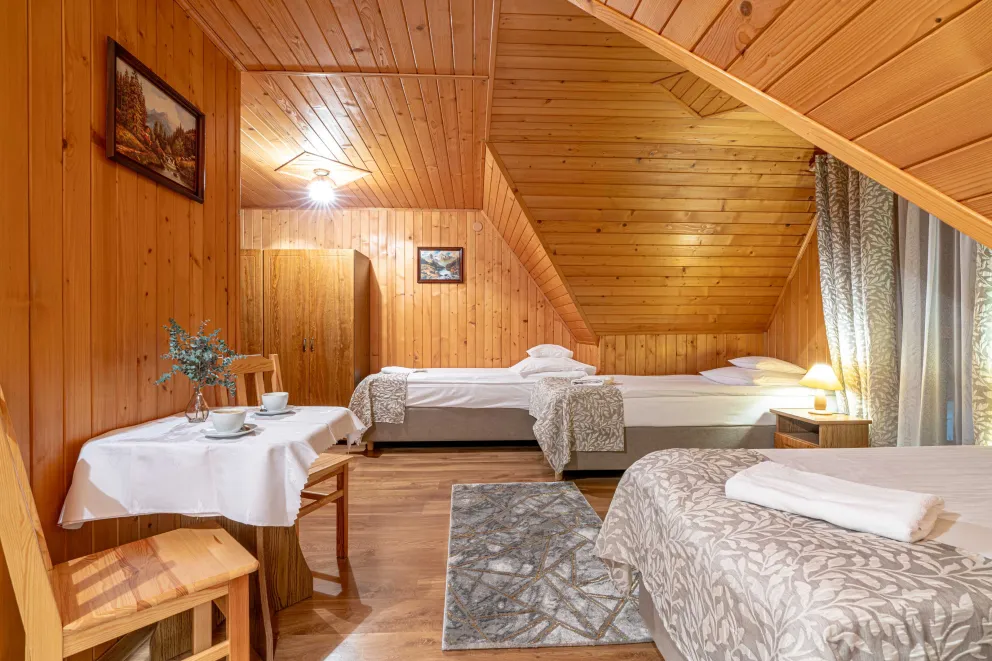 Pokój 5 osobowy z balkonem i widokiem na góry