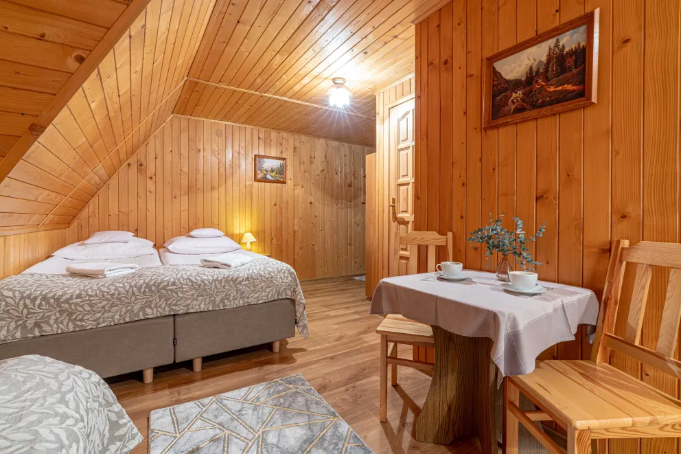 Pokój 4 osobowy z balkonem i widokiem na góry nr 9