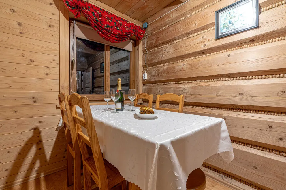 Apartament 7 osobowy z balkonem i widokiem na góry