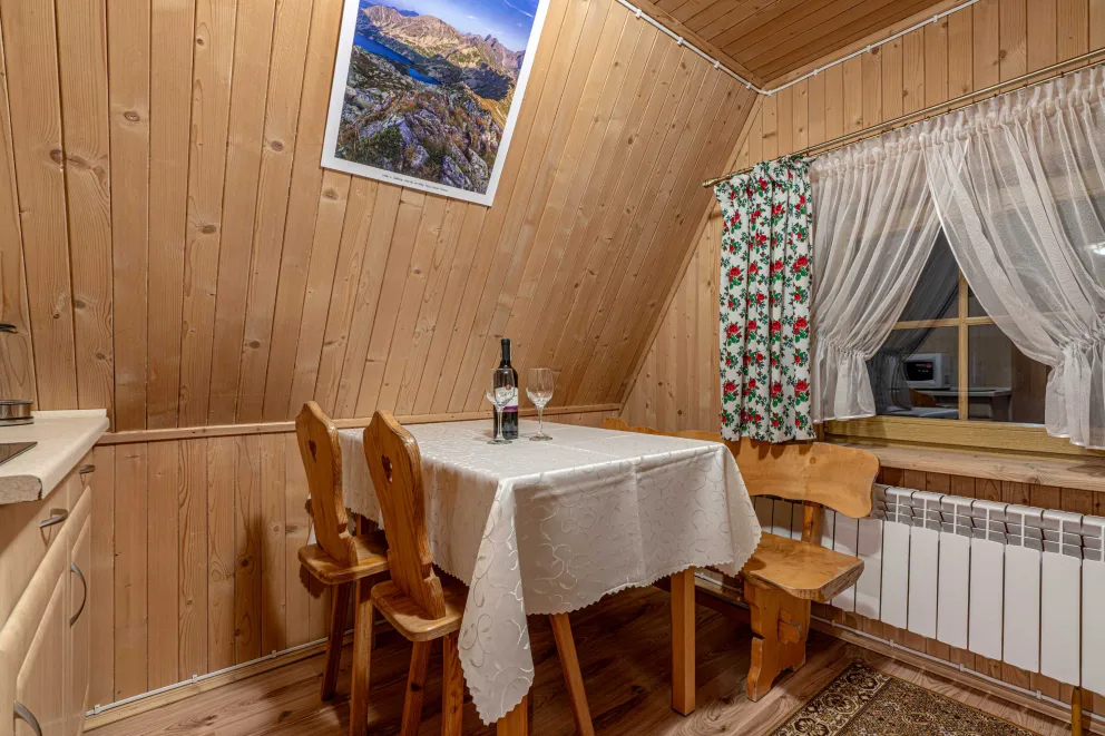 Apartament 4 osobowy z balkonem i widokiem na góry