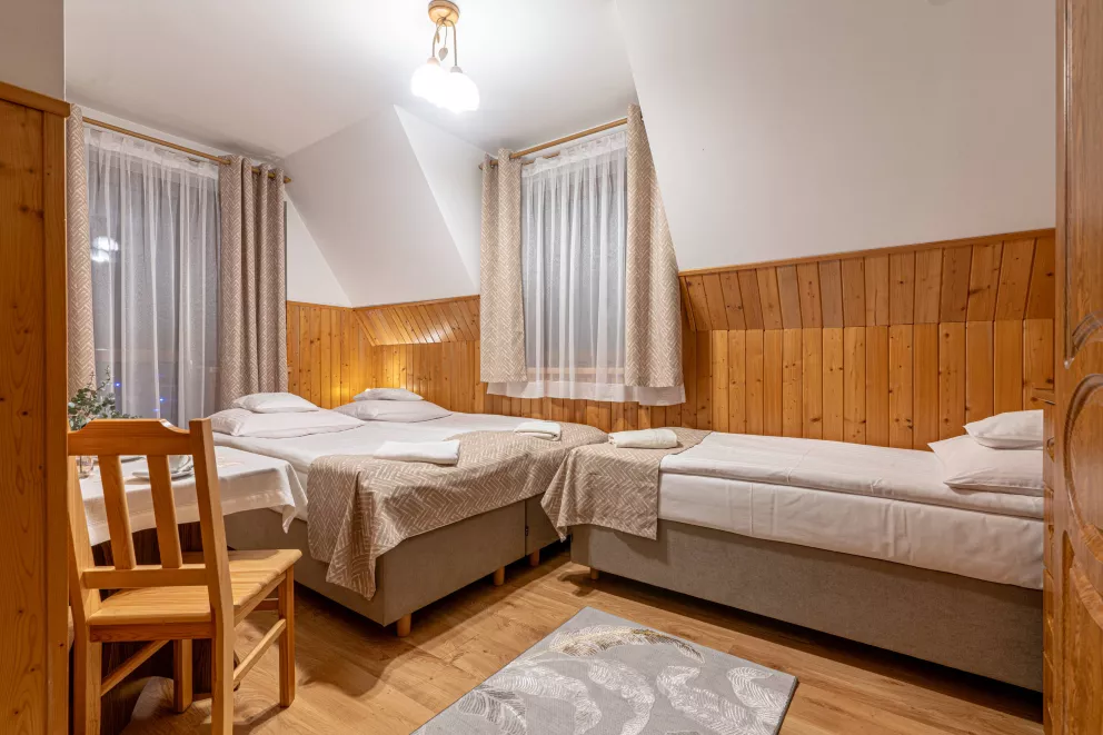 Pokój 3 osobowy z balkonem z widokiem na góry