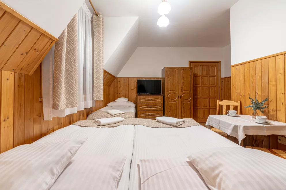 Pokój 3 osobowy z balkonem z widokiem na góry