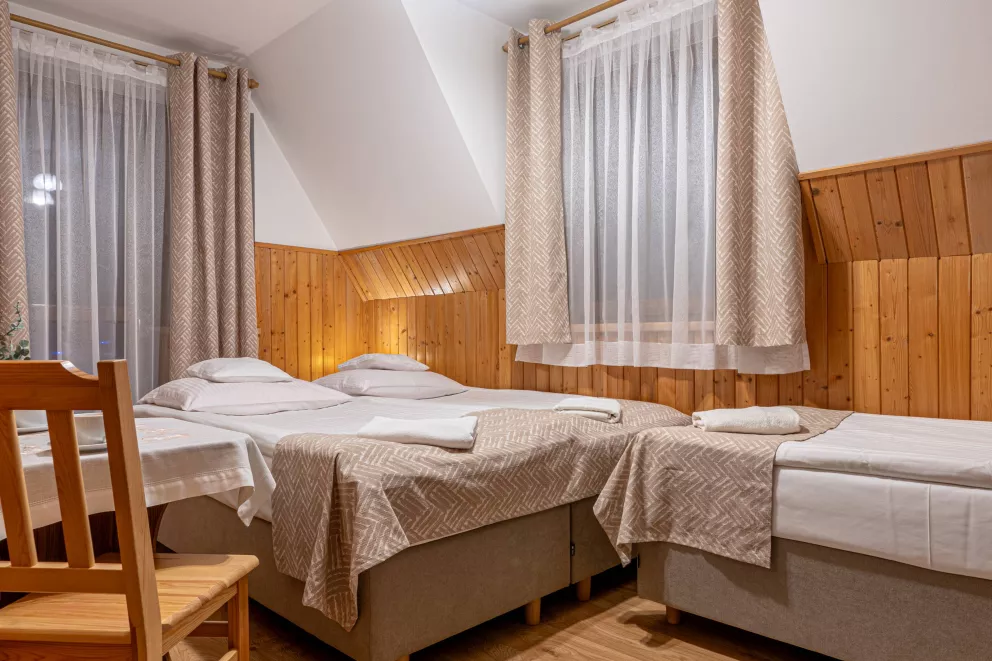 Pokój 3 osobowy z balkonem z widokiem na góry