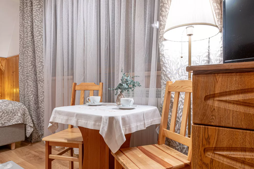 Pokój 4 osobowy z balkonem i widokiem na góry